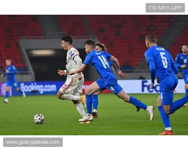 格鲁吉亚足球队在欧预赛中表现稳健，黑马之势备受关注