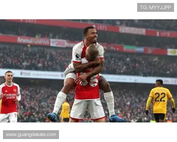 萨卡背后的家庭故事:成长经历与家人支持备受关注 萨卡背后的家庭故事:成长经历与家人支持备受关注