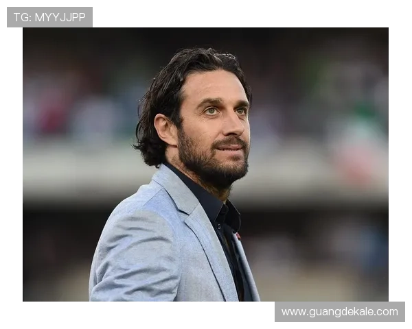 弗拉霍维奇：从新星到核心中锋的荣誉与责任解析