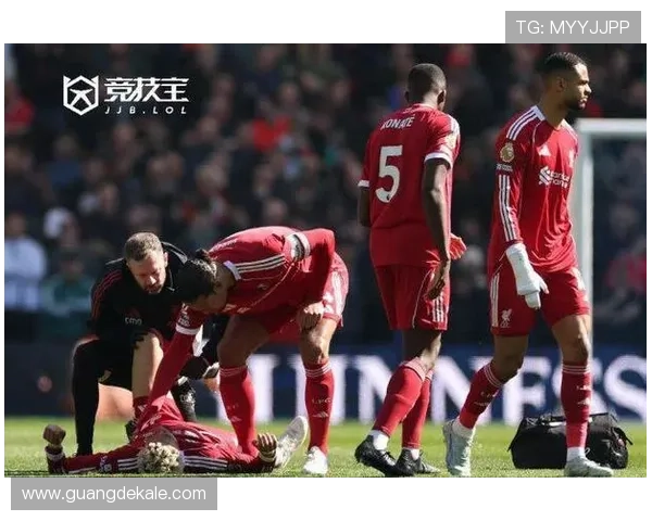 曼联争四形势持续变化,对阵利物浦关键战将检验球队稳定性与赛季走势。 曼联争四形势持续变化,对阵利物浦关键战将检验球队稳定性与赛季走势。