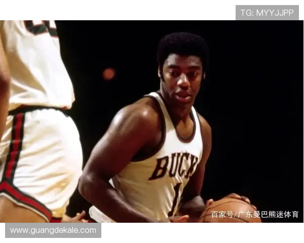 奥斯卡·罗伯特森突破与组织双重主导，对比当年助攻率显著提升